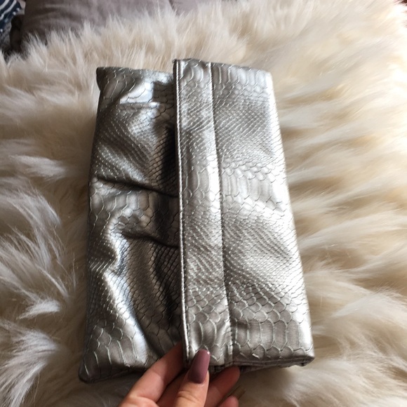 Silver fold over clutch - Picture 3 of 4